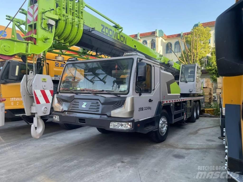 Zoomlion ZTC 251 V All-Terrain-Krane