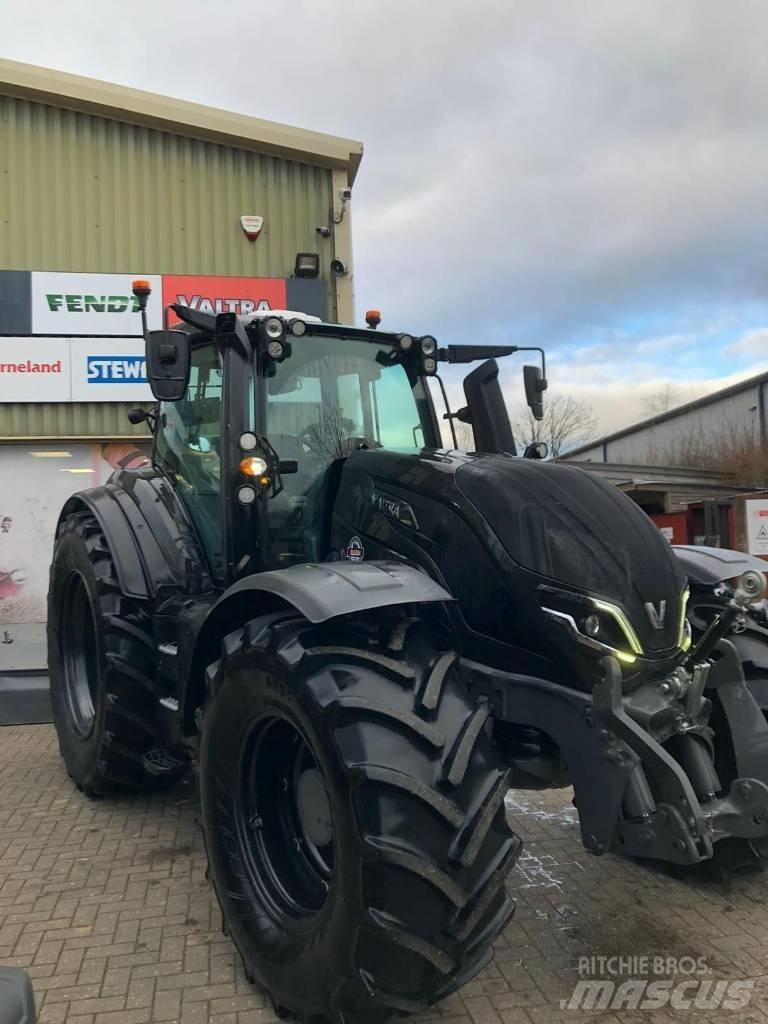 Valtra T235V Traktoren