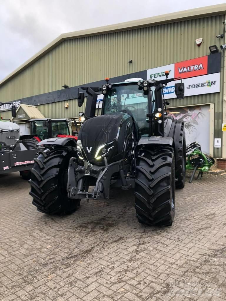 Valtra T235V Traktoren