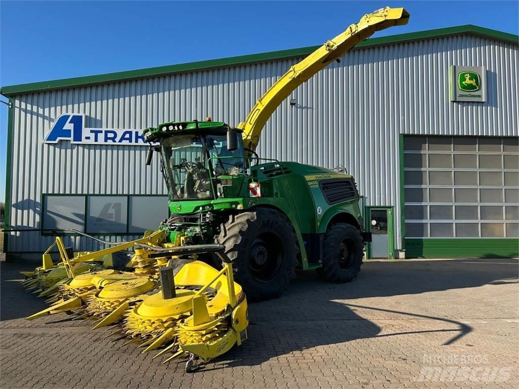 John Deere 8400i Feldhäcksler