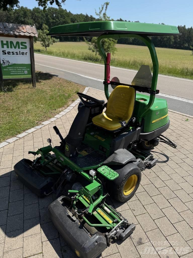 John Deere 2500 E Grünflächenmäher