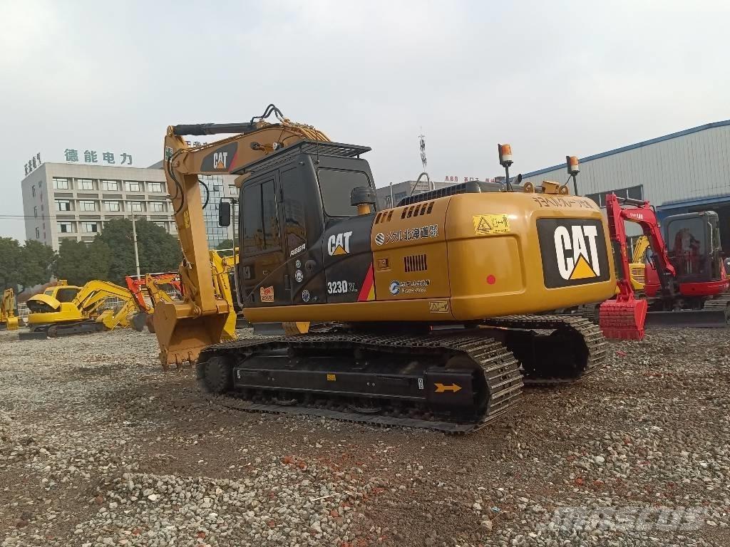 CAT 323 D Raupenbagger