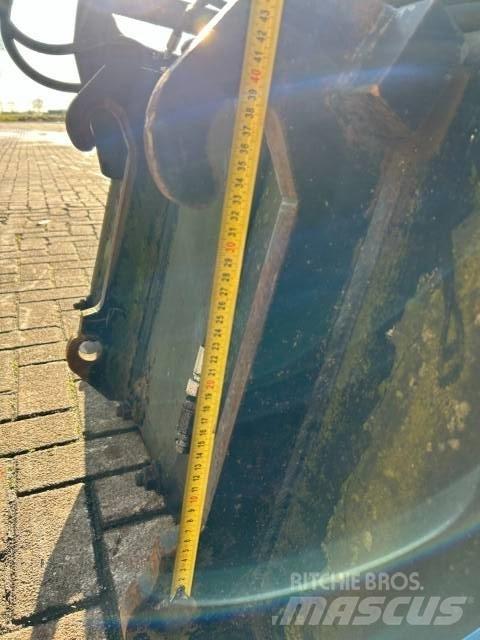 JCB Pelikan bak Schaufeln