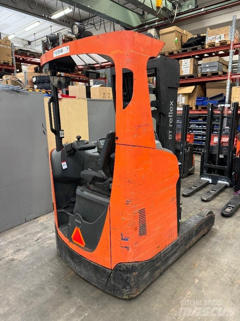Toyota RRE200H Schubmaststapler
