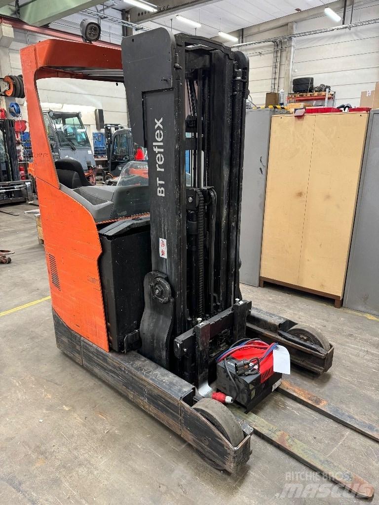 Toyota RRE200H Schubmaststapler
