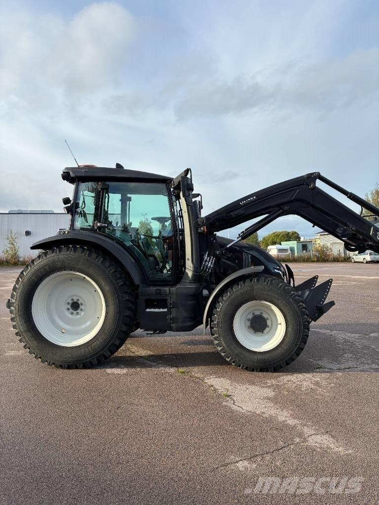 Valtra G135A Traktoren