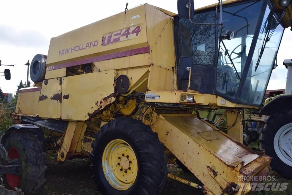 New Holland TF 44 Mähdrescher