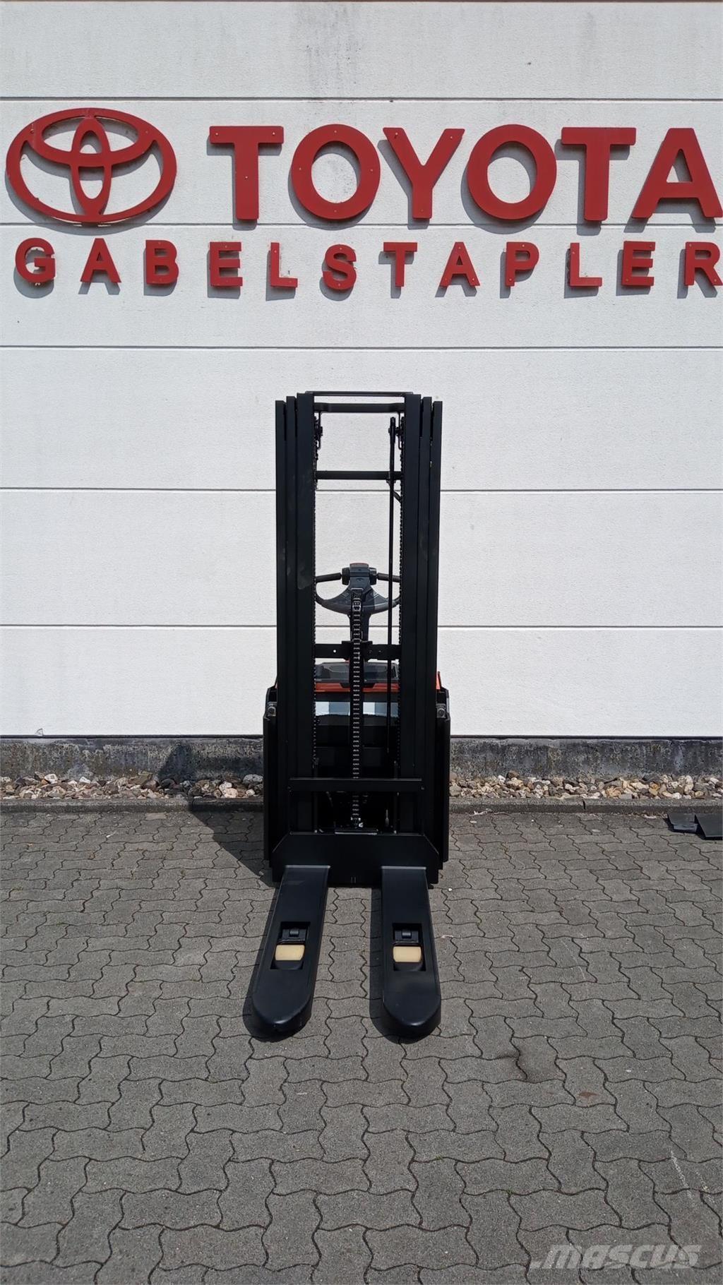 Toyota SWE140L Selbstfahrstapler