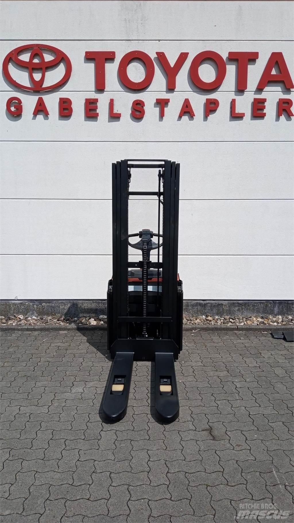 Toyota SWE140L Deichselstapler