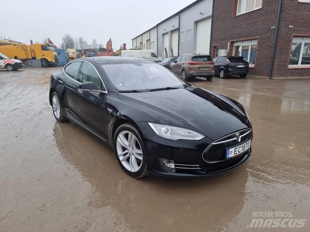 Tesla Model S P85 PKWs