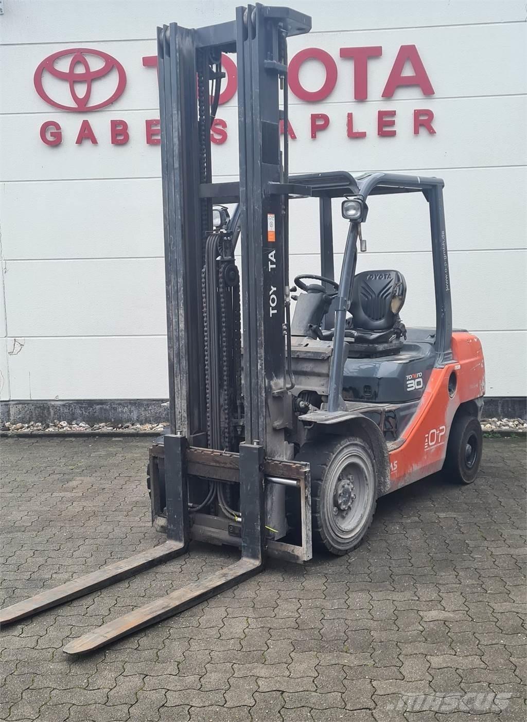 Toyota 02-8FDF30 Dieselstapler