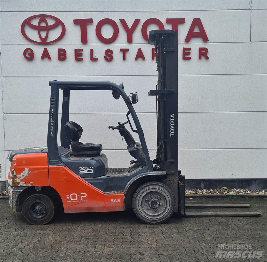 Toyota 02-8FDF30 Dieselstapler
