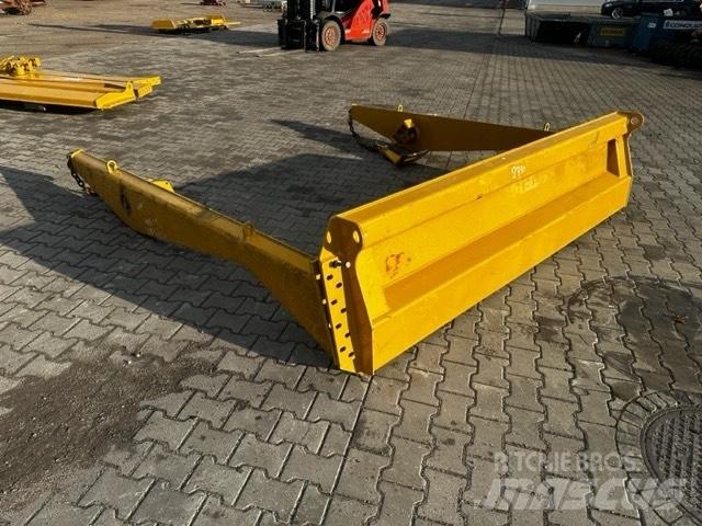 CAT 725 TAIL GATE Dumper - Knickgelenk