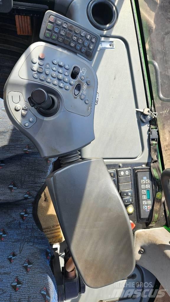 John Deere 1270 E Harvester