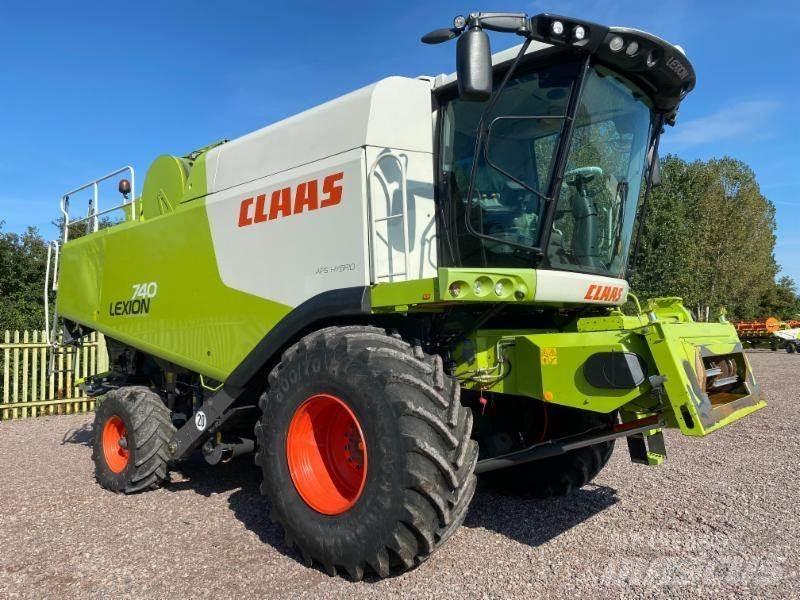 CLAAS LEXION 740 Mähdrescher