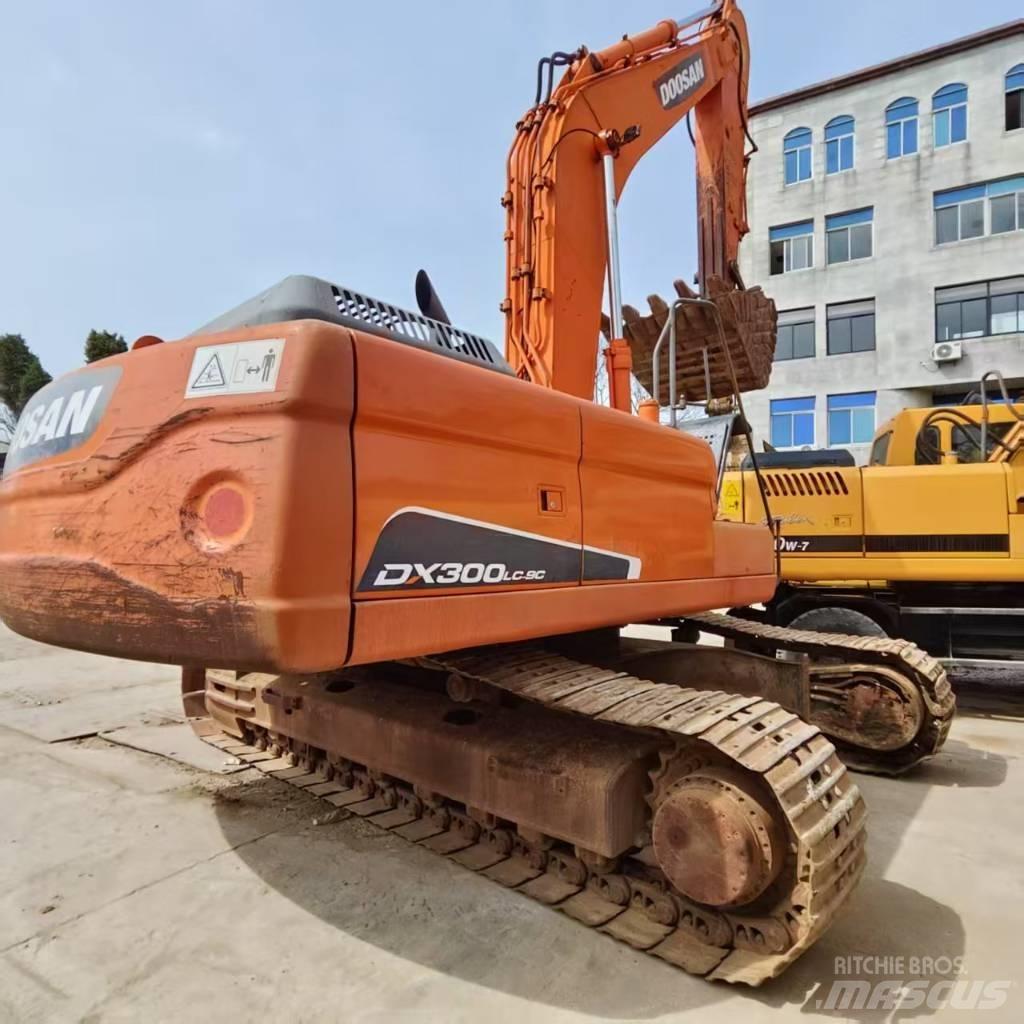Doosan DX 300 LC Raupenbagger