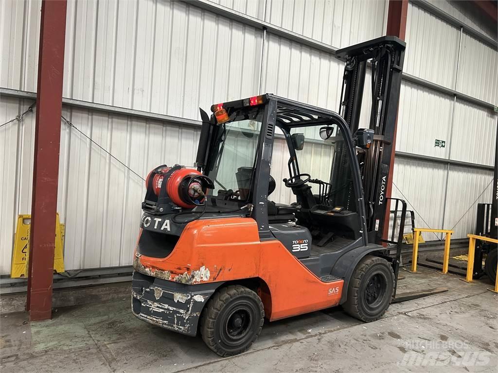 Toyota 02-8FGJF35 Gasstapler