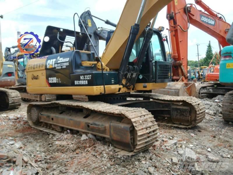 CAT 323 D L Raupenbagger