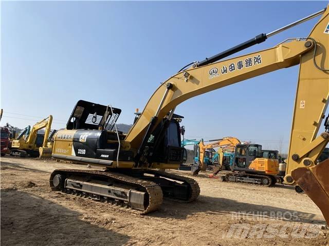 CAT 326D Raupenbagger