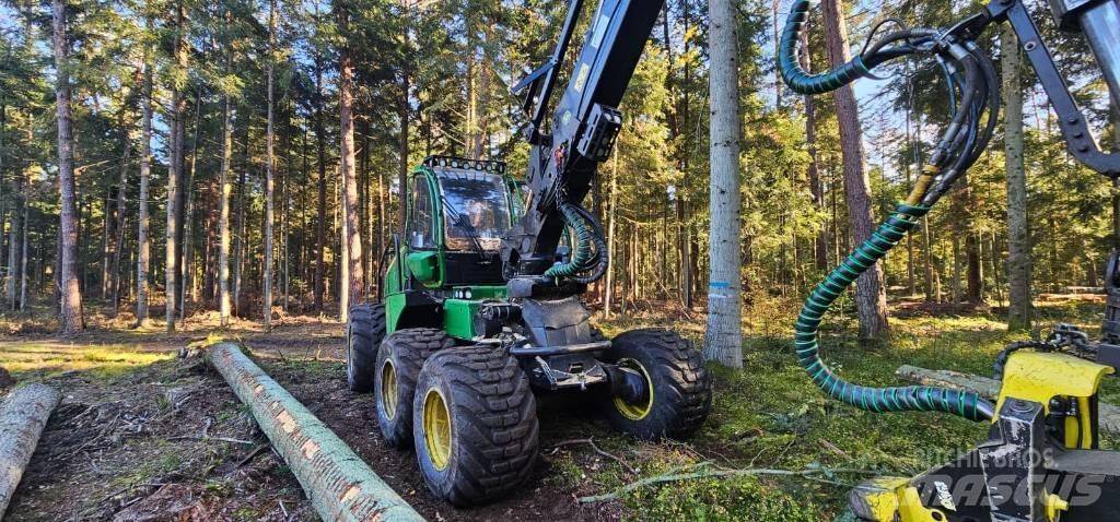 John Deere 1270 G Harvester