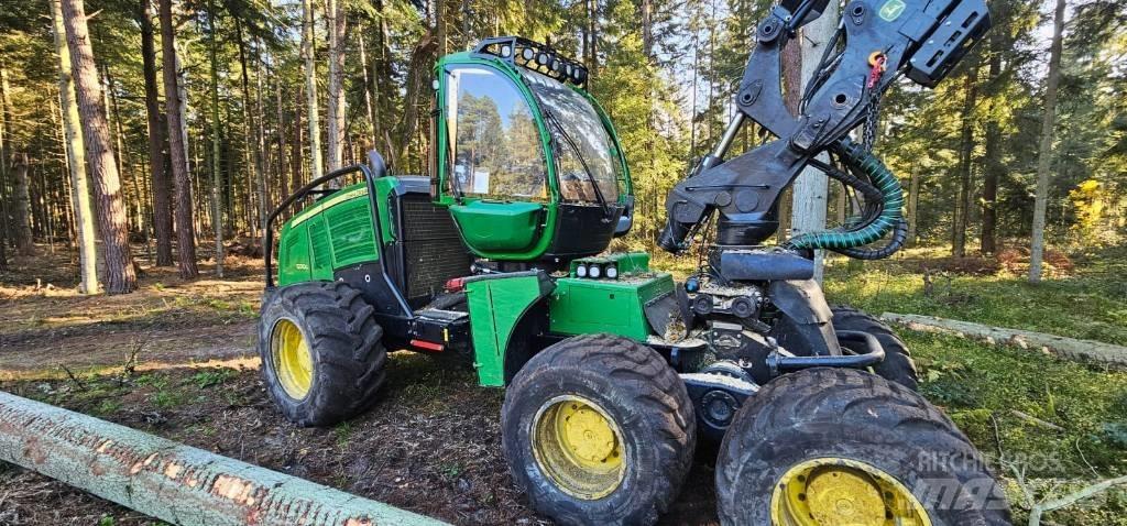 John Deere 1270 G Harvester
