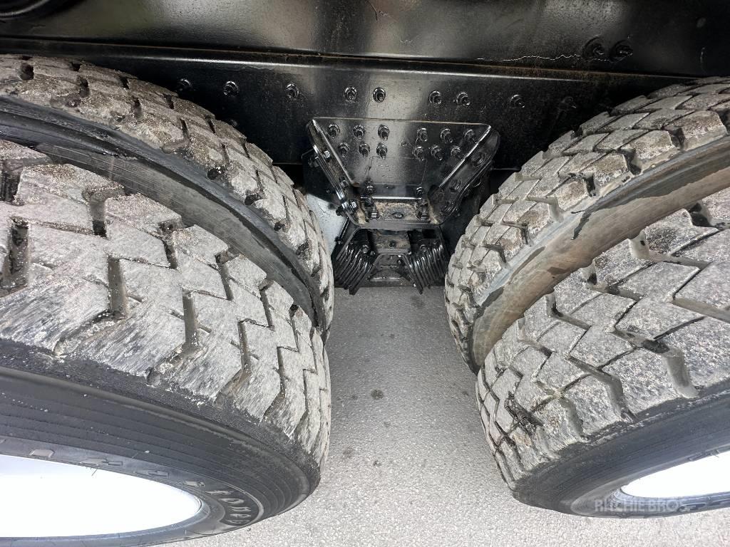 International 7500 Saug- und Druckwagen
