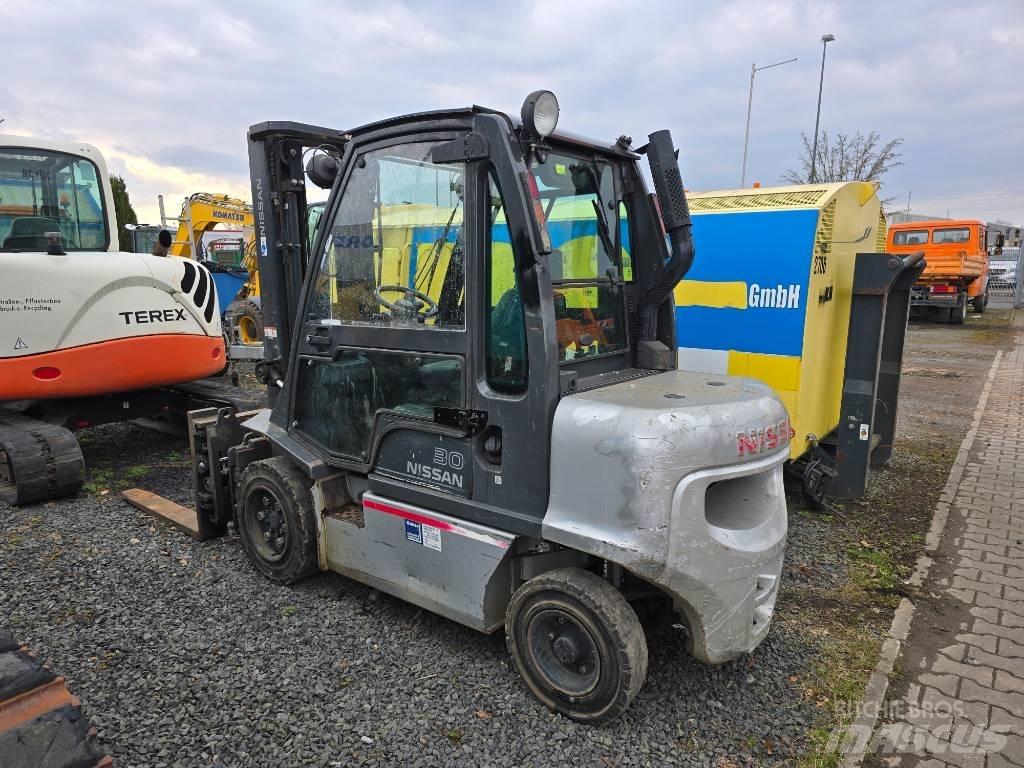 Nissan 30 YG1D2A30Q Dieselstapler