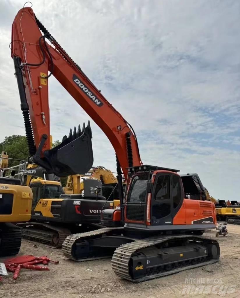Doosan DX 225 Raupenbagger