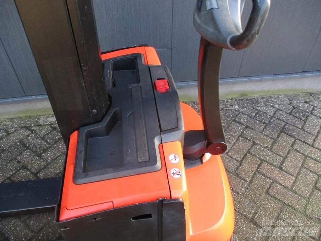 Toyota SWE 080L Deichselstapler