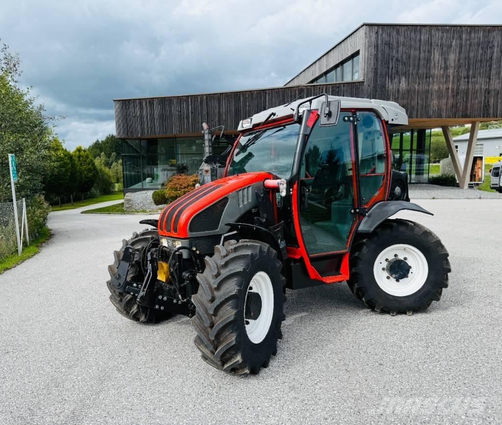 Reform Mounty 100V Traktoren