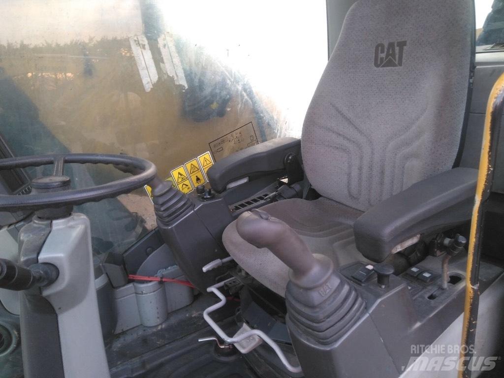 CAT M 322D MH Materialumschlag