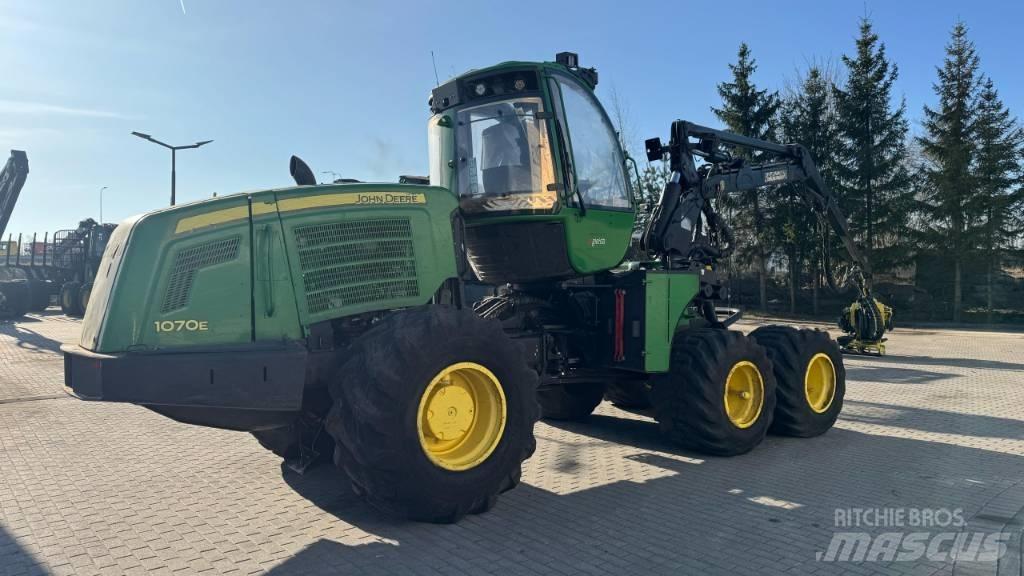 John Deere 1070 E Harvester