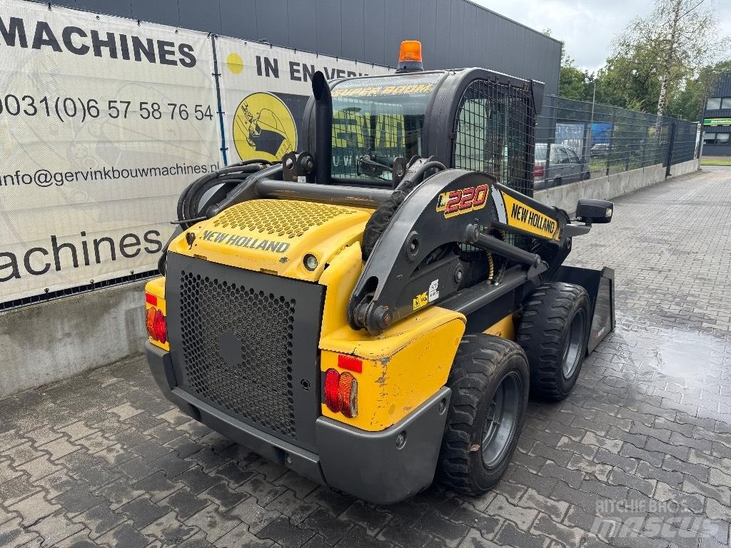 New Holland L220 Kompaktlader