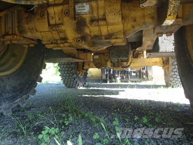 DEERE 410J Backhoe loaders