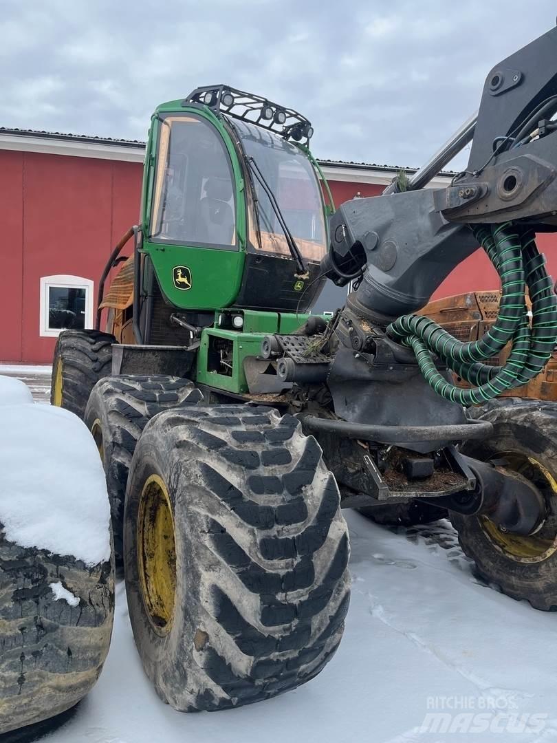 John Deere 1270G Harvester