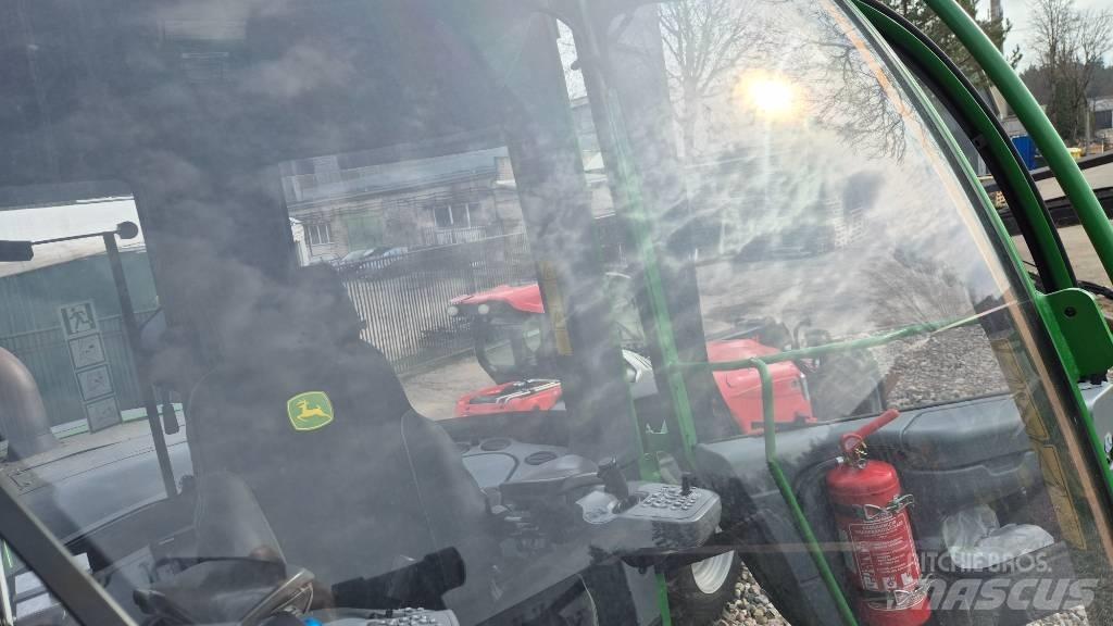 John Deere 1170 G Harvester
