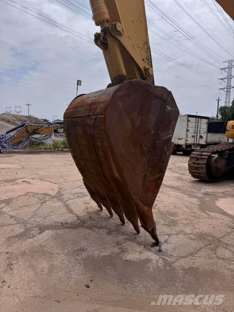 Komatsu PC 400-8 Amphibienbagger