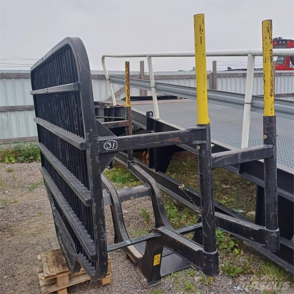 John Deere 810e Chassis
