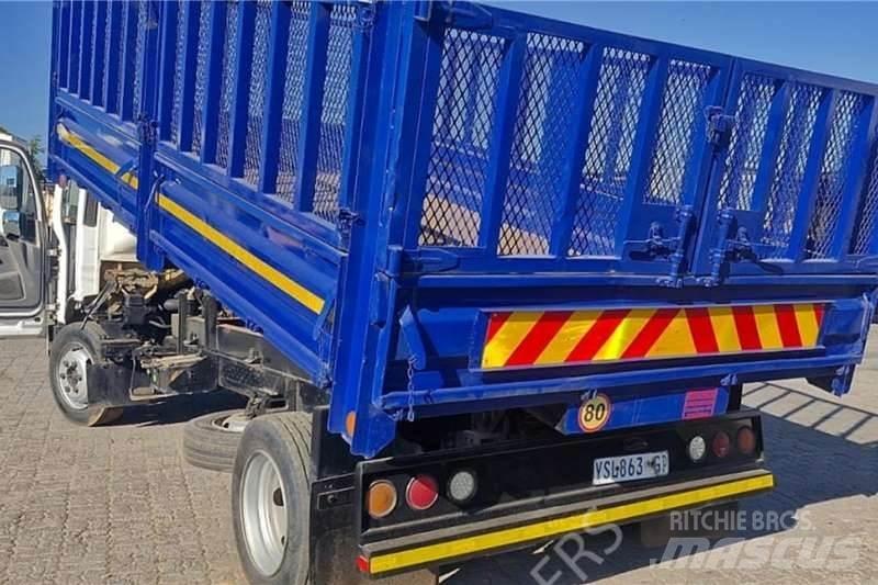 Isuzu NQR500 Andere Fahrzeuge