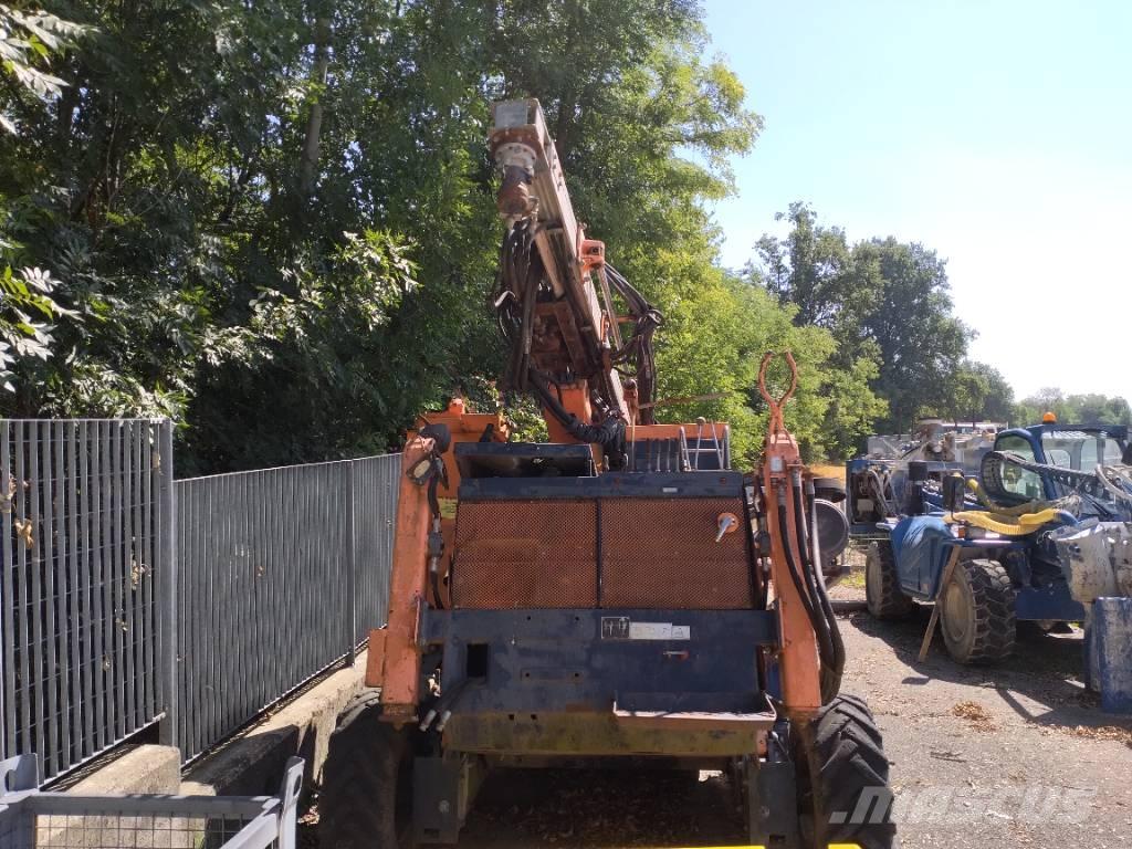 Tamrock COMMANDO 300 Oberflächenbohrgeräte