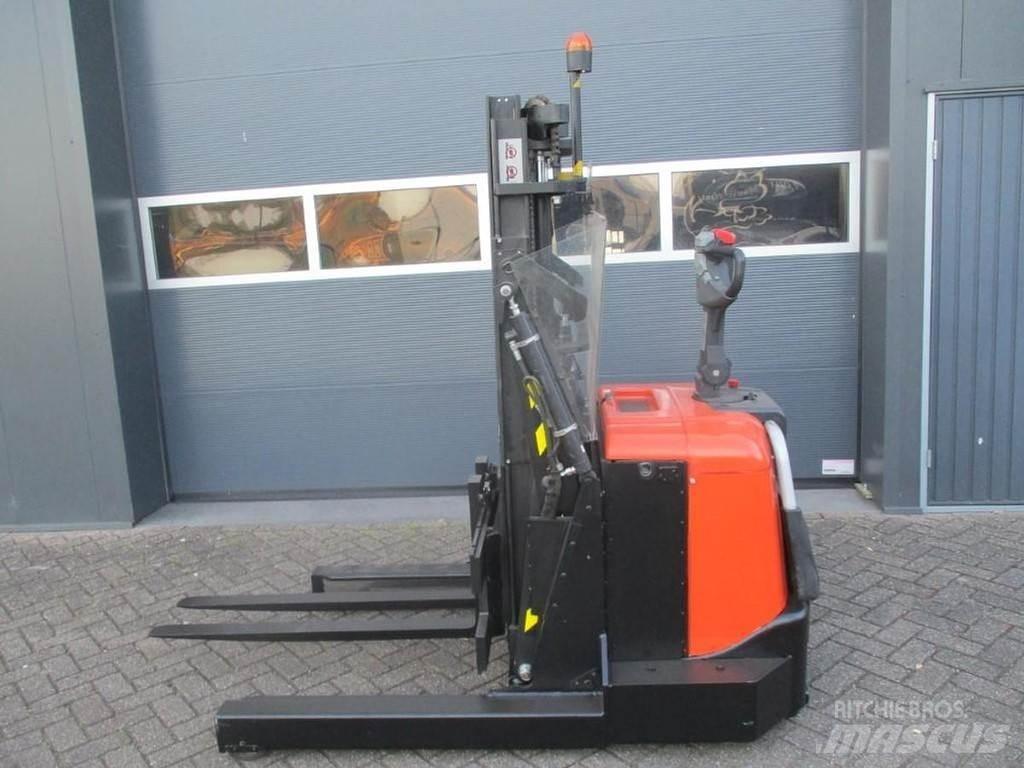 BT SPE 120 XRD Reach-Stacker