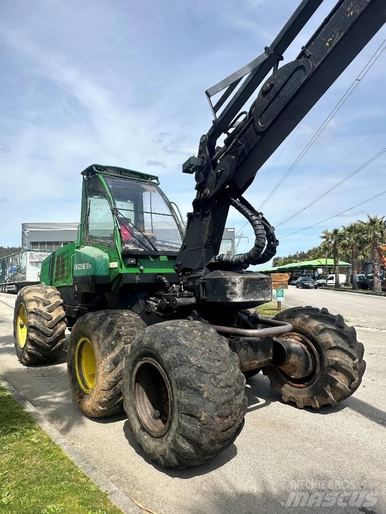 John Deere 1270 D Harvester