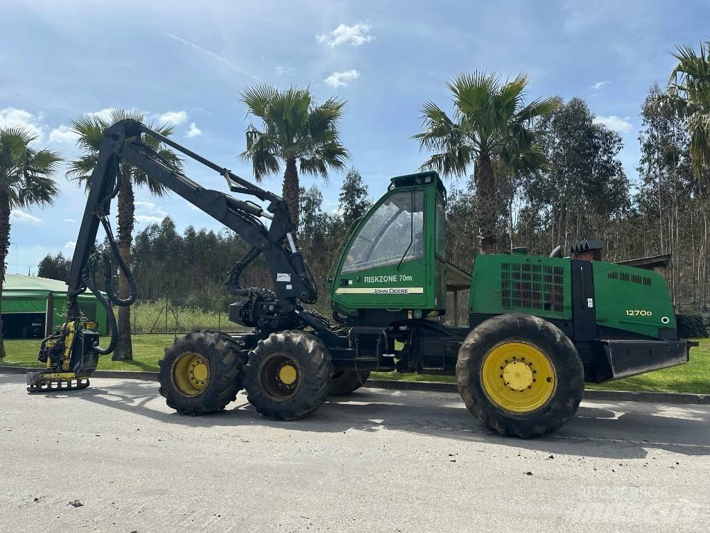 John Deere 1270 D Harvester
