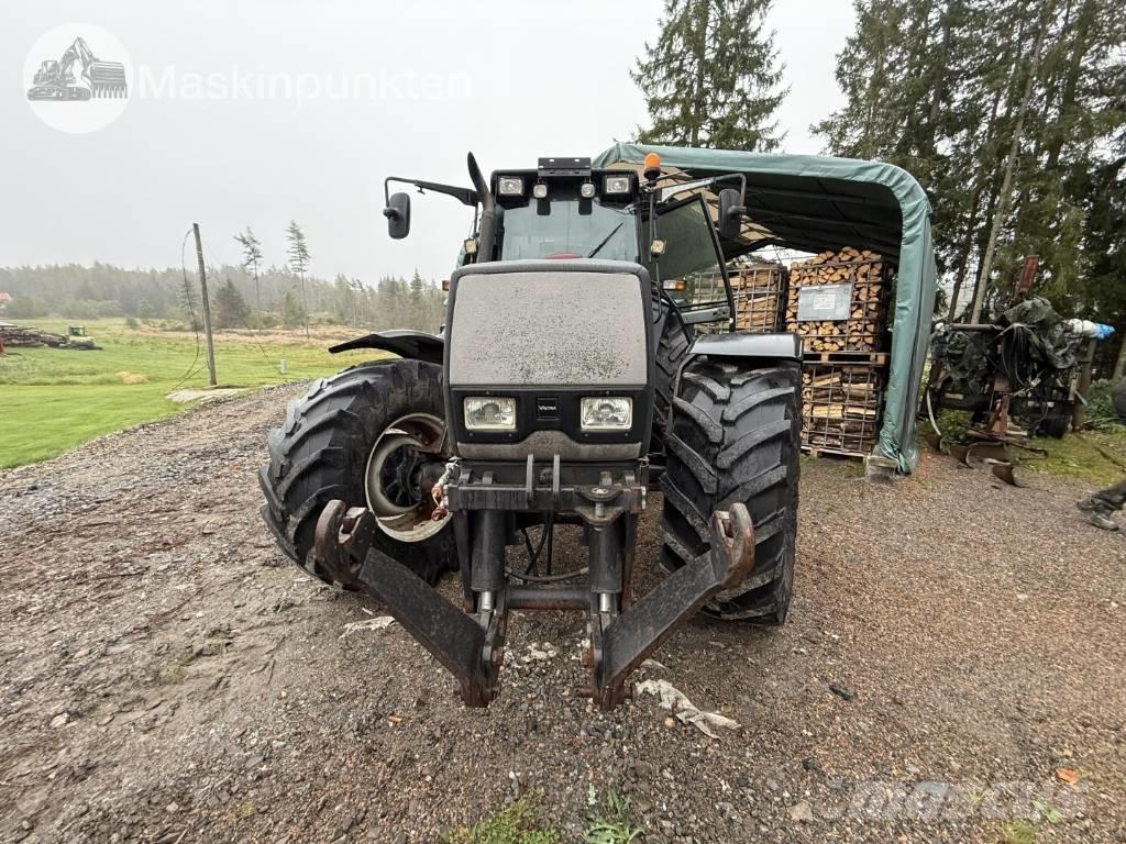 Valtra 8350 Traktoren