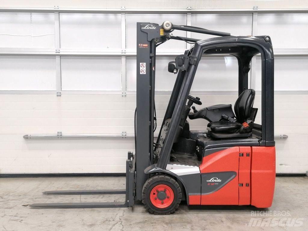 Linde E12-02 Elektrostapler