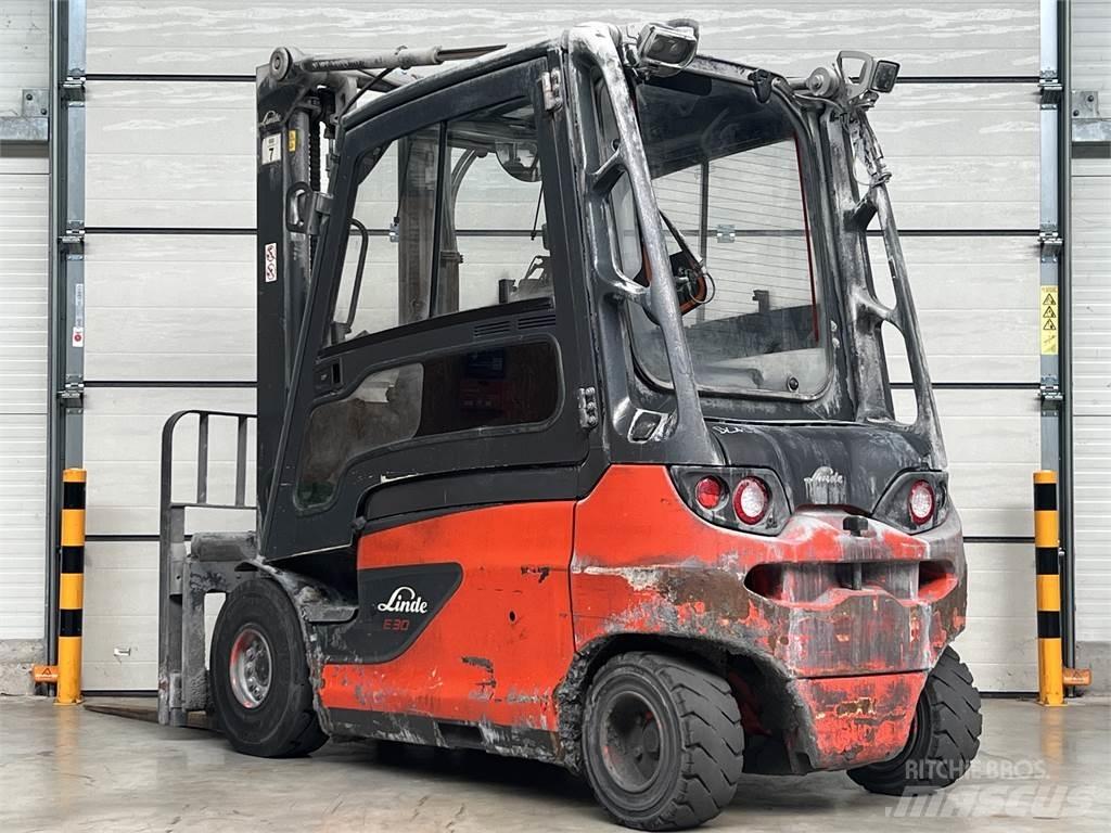 Linde E30L-01 Elektrostapler