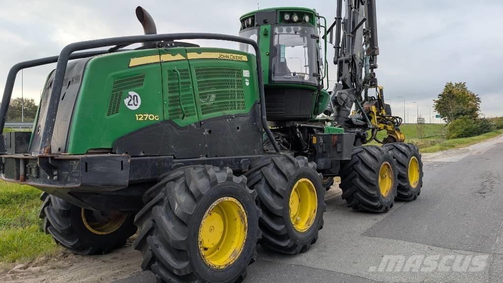 John Deere 1270 G Harvester