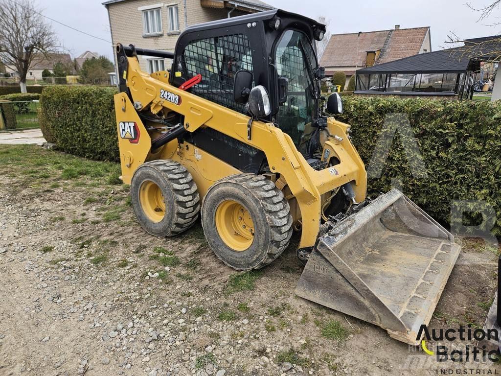 CAT 242 D 3 Kompaktlader