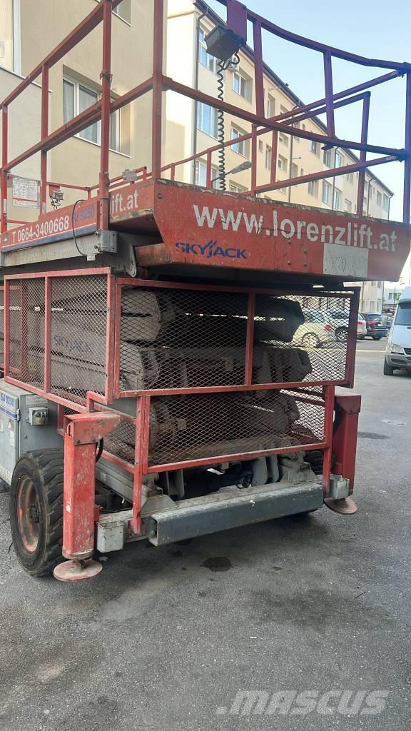 SkyJack SJ 9250 Bauaufzüge