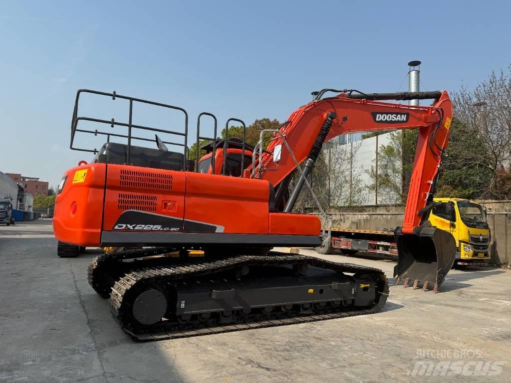Doosan DX 225 LC Raupenbagger